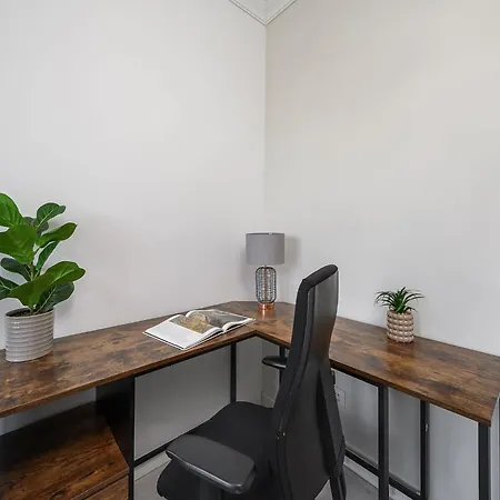 Flat With Quiet Courtyard *